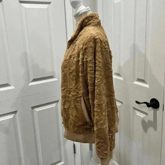 New Directions zip front faux fur tan jacket with elastic waist and cuffs - Picture 2 of 10